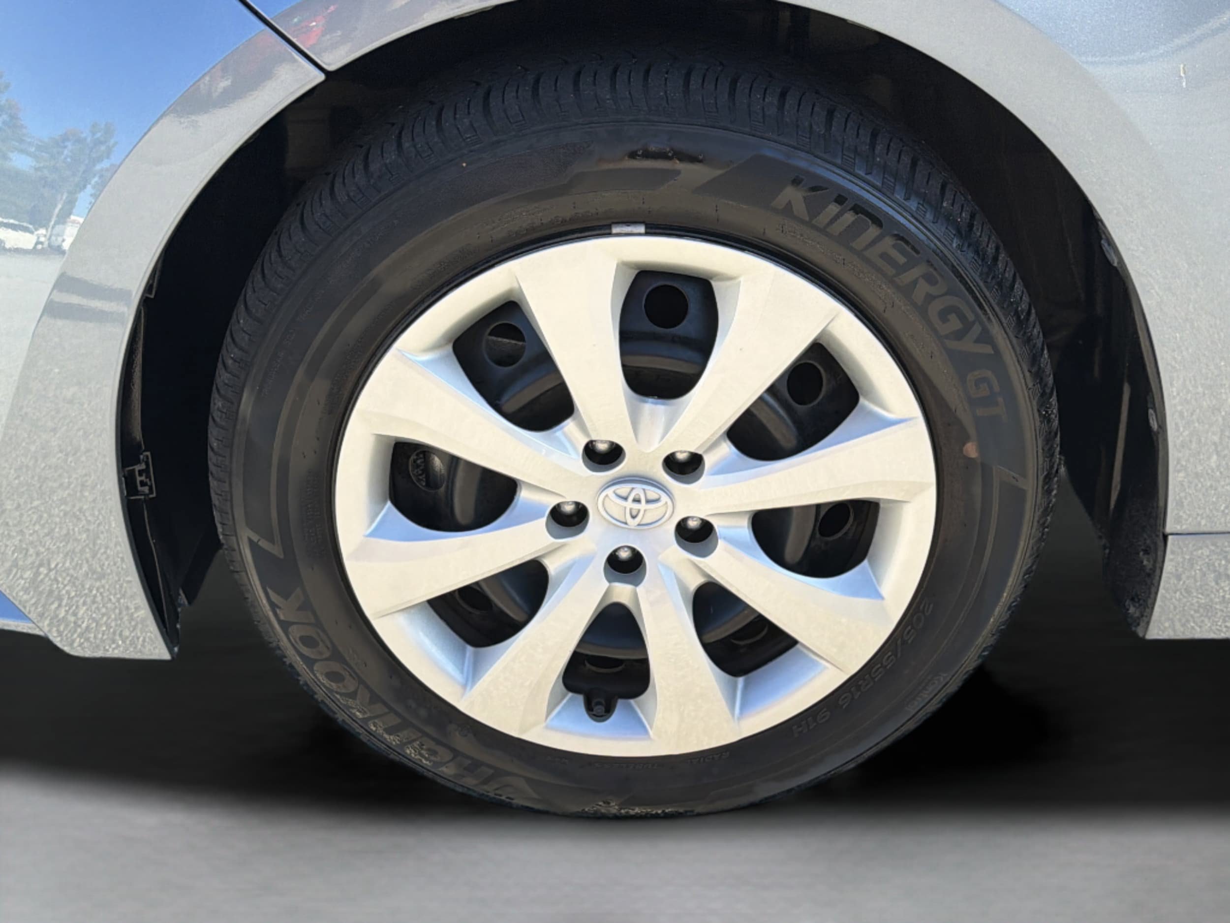 Certified 2024 Toyota Corolla LE FWD image 33