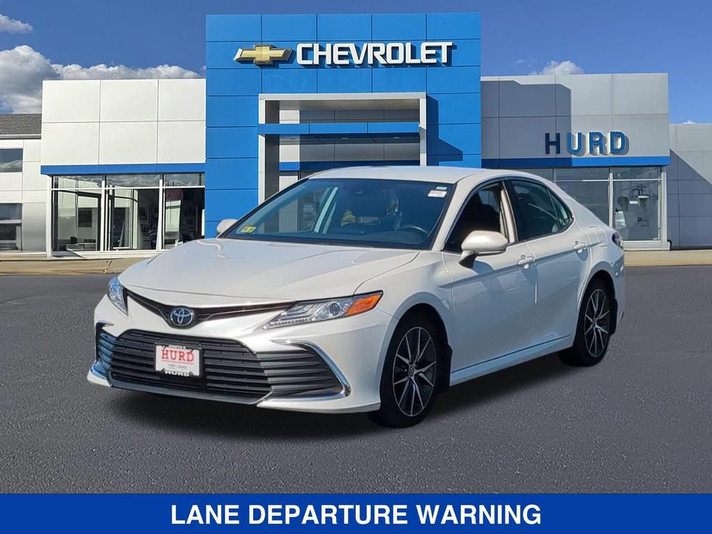 Used 2024 Toyota Camry XLE w/ Cold Weather Package AWD/4WD image 9