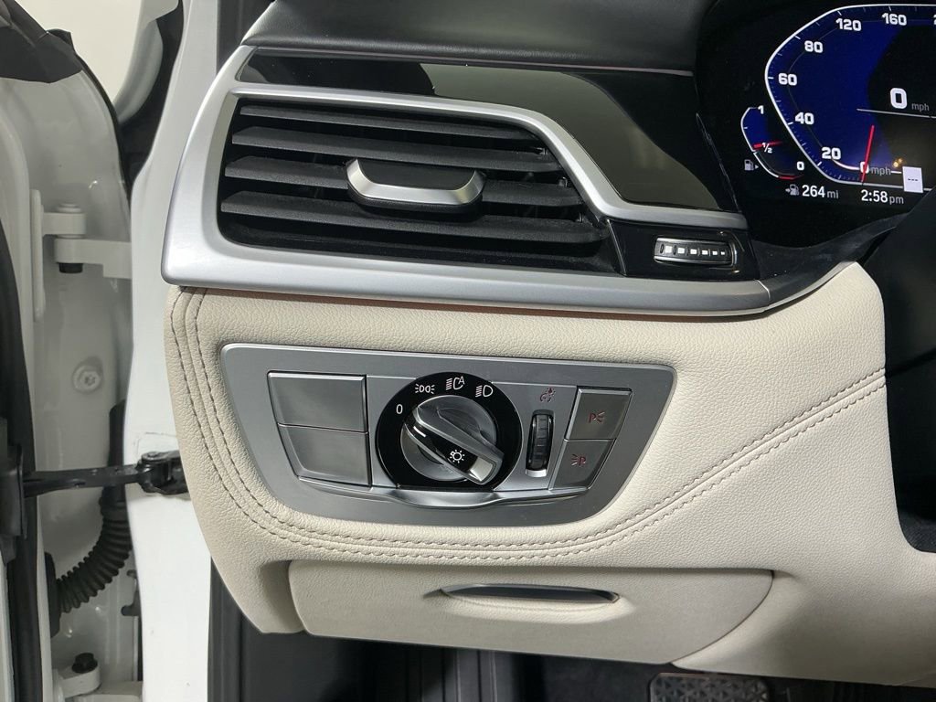 Used 2021 BMW ALPINA B7 xDrive w/ Luxury Rear Seating Package image 19