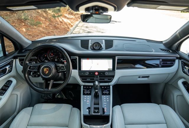 Used 2024 Porsche Macan T w/ Premium Plus Package image 24