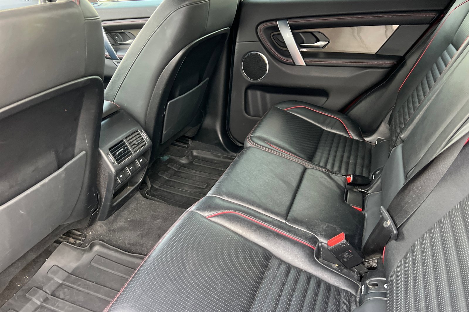 Used 2020 Land Rover Discovery Sport S R-Dynamic image 9