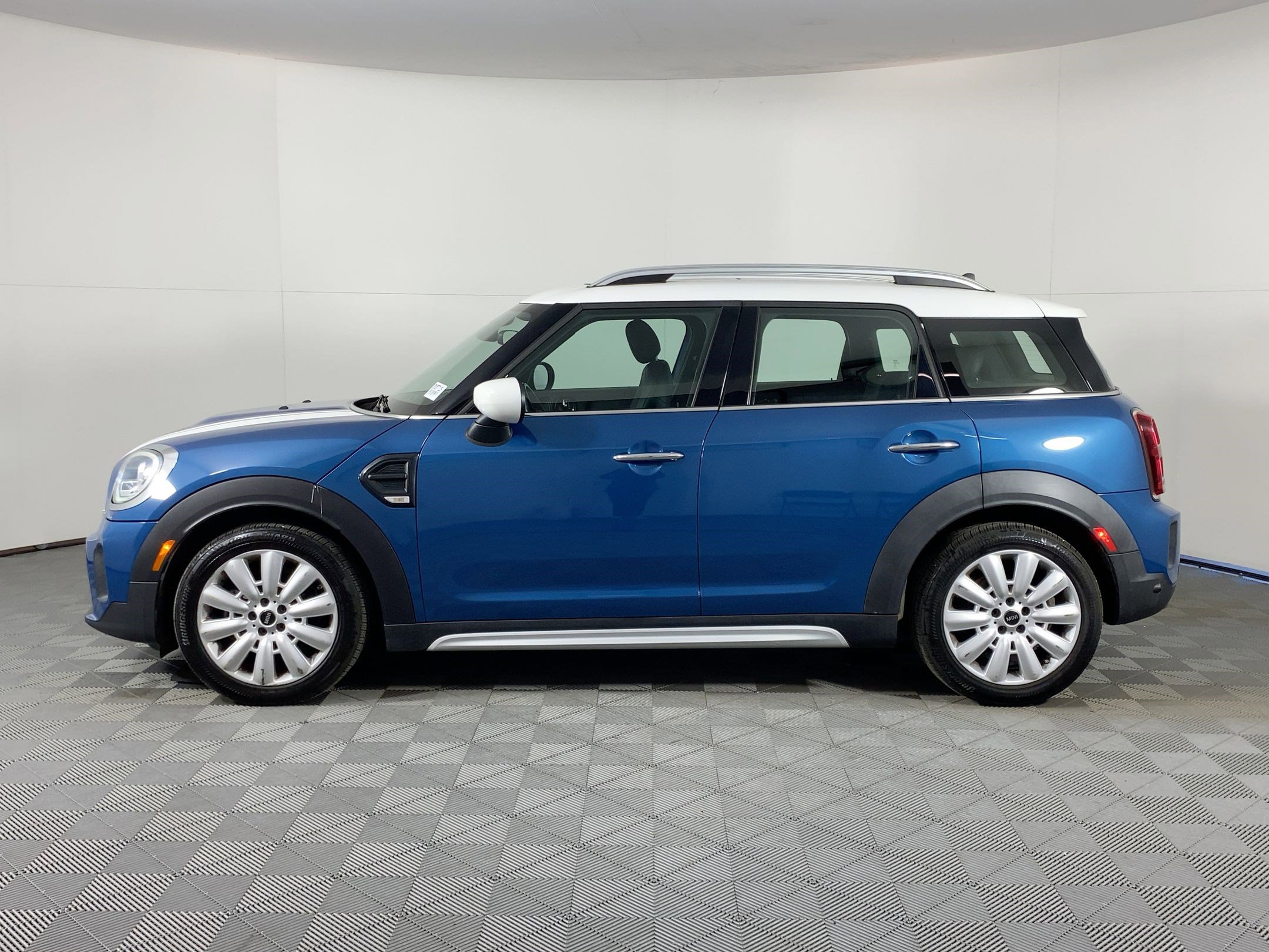 Used 2021 MINI Cooper Countryman Oxford Edition image 2