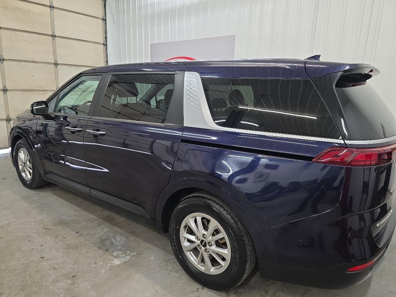 Used 2022 Kia Carnival LX FWD image 9