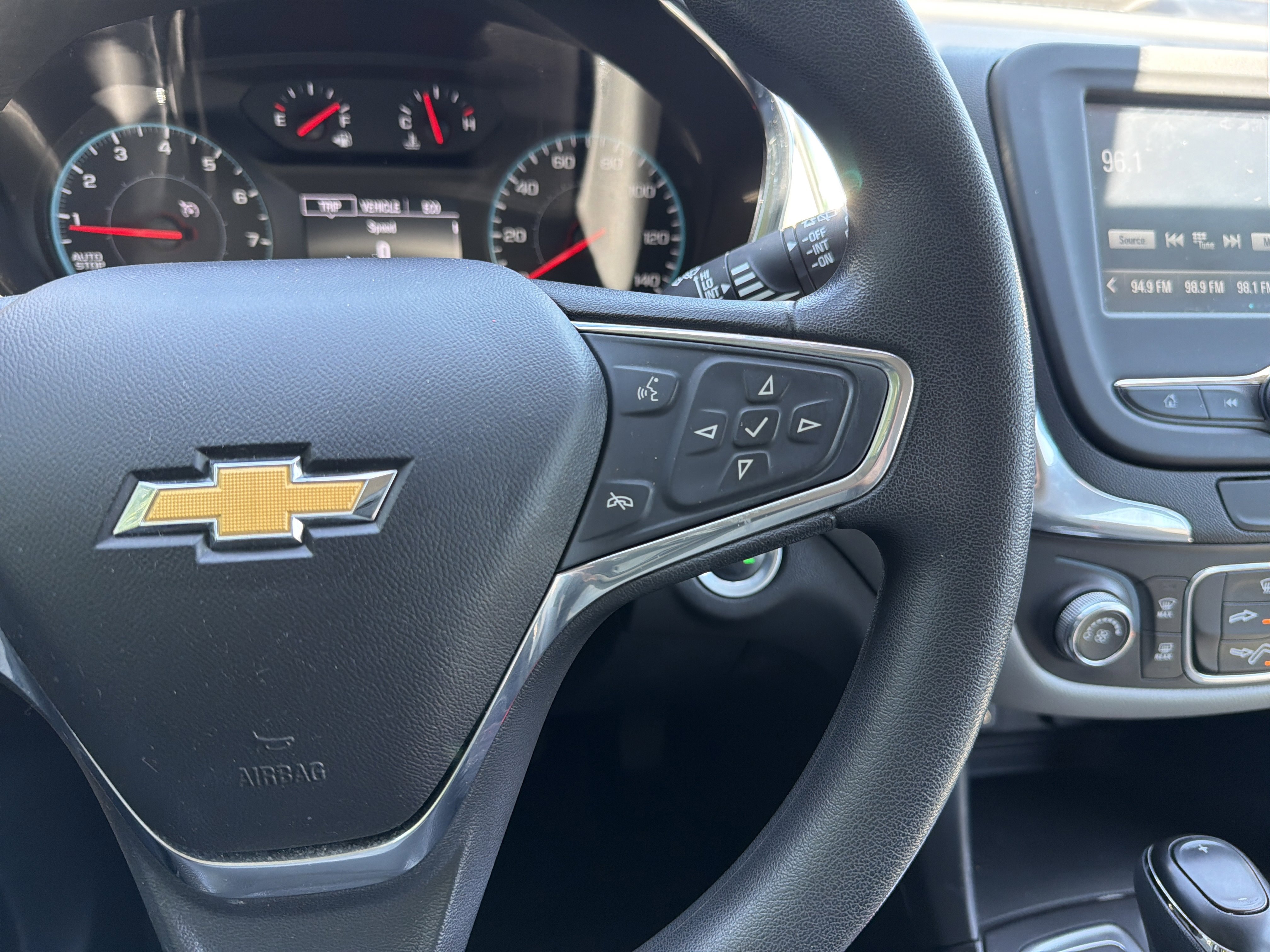 Used 2018 Chevrolet Equinox LS AWD/4WD image 20
