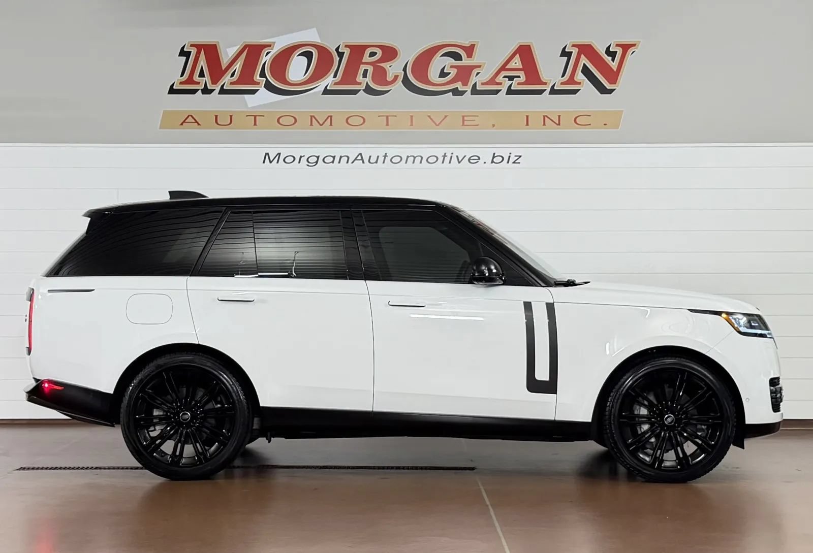 Used 2022 Land Rover Range Rover SE AWD/4WD image 2