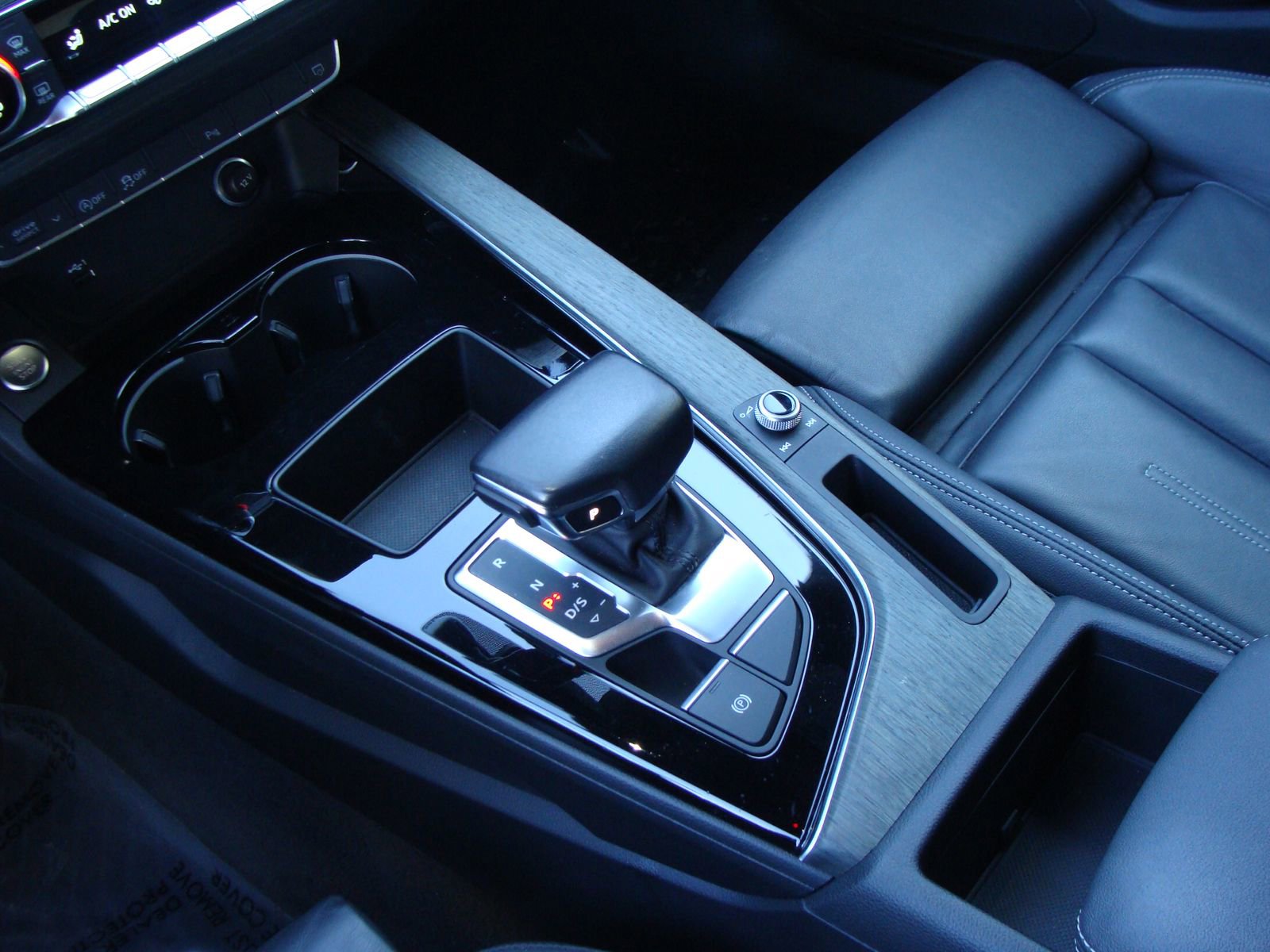 Used 2023 Audi A4 2.0T Premium w/ Convenience Package AWD/4WD image 16