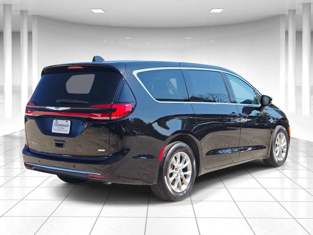 Certified 2024 Chrysler Pacifica Touring-L AWD/4WD image 3