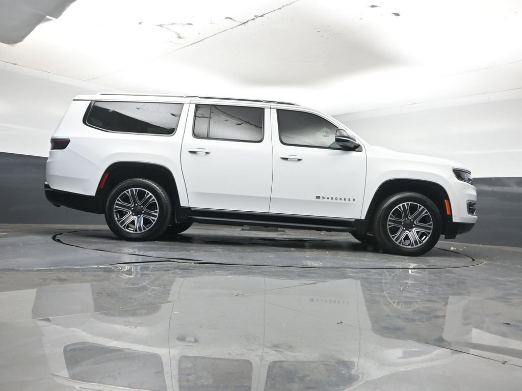 Used 2024 Jeep Wagoneer L Series II w/ Flexible Seating Group image 32