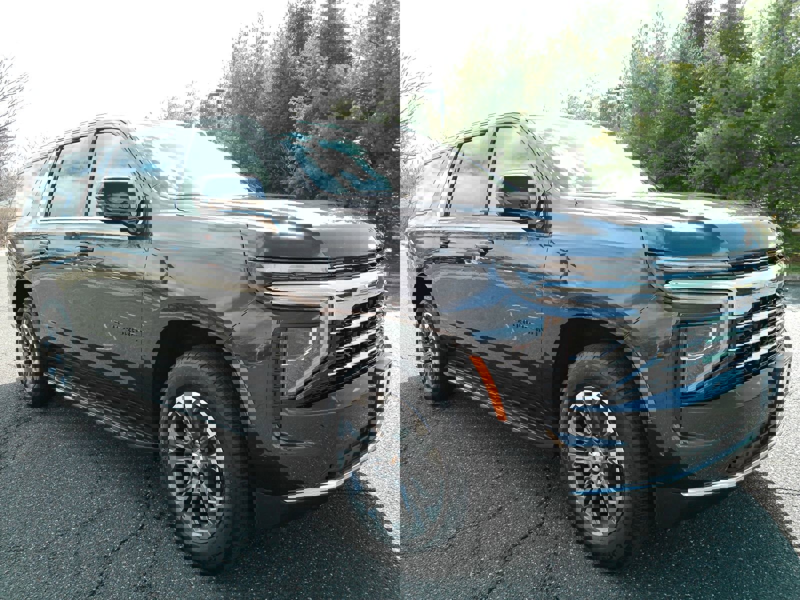 Certified 2026 Chevrolet Suburban LT w/ Comfort Package image 2