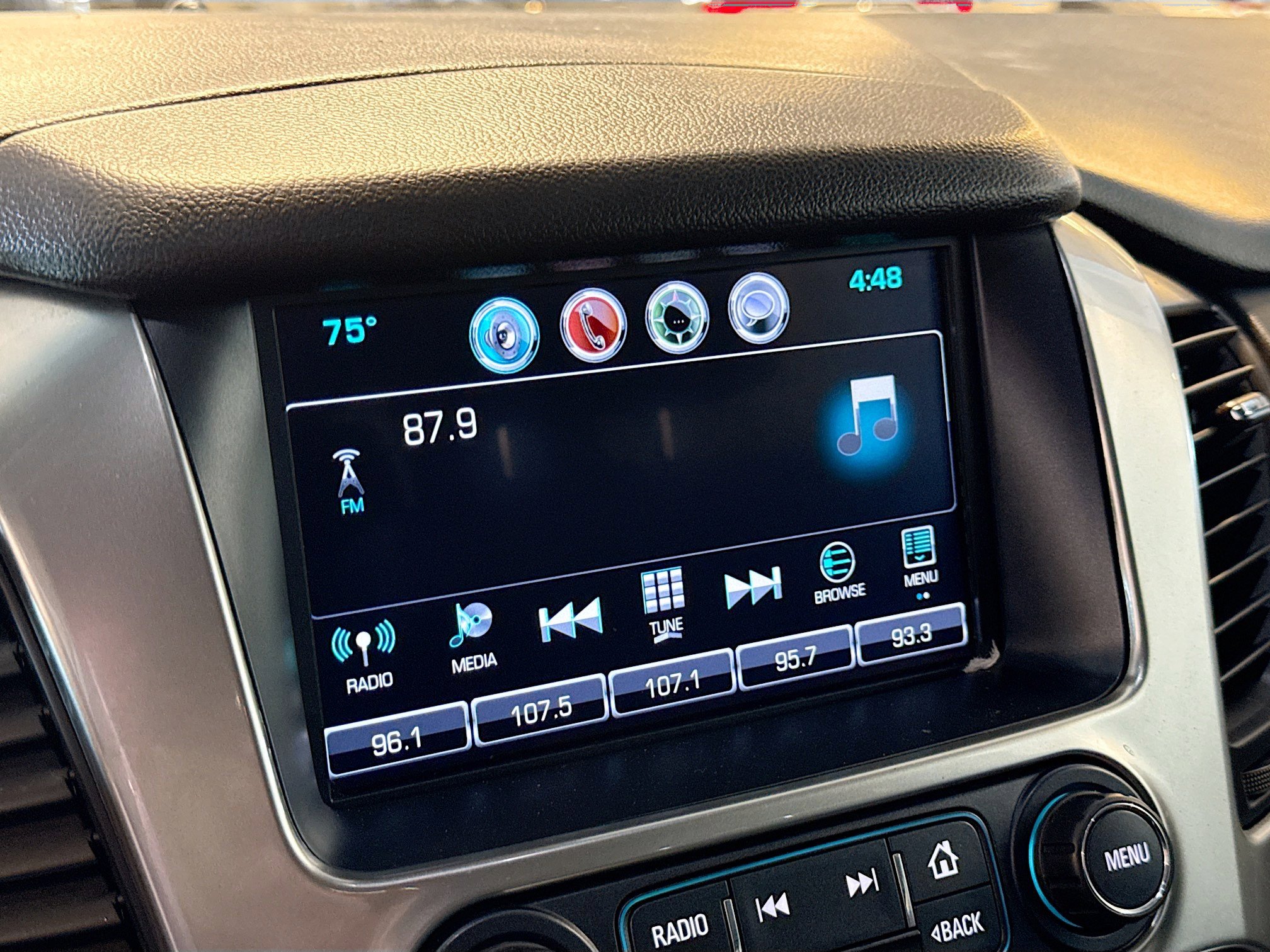 Used 2019 Chevrolet Suburban LT image 19