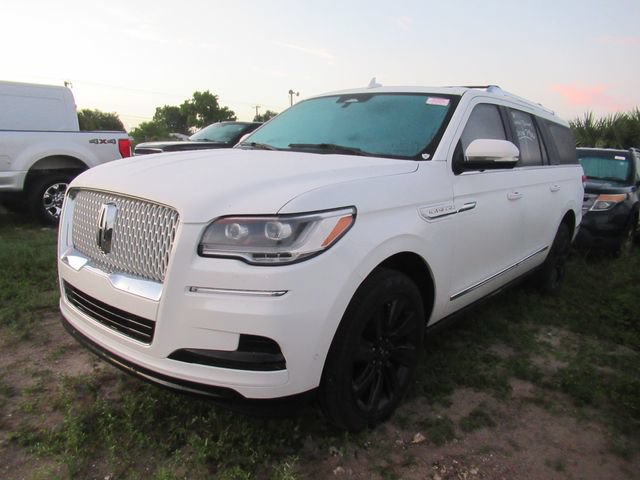 Used 2024 Lincoln Navigator L Reserve AWD/4WD image 3