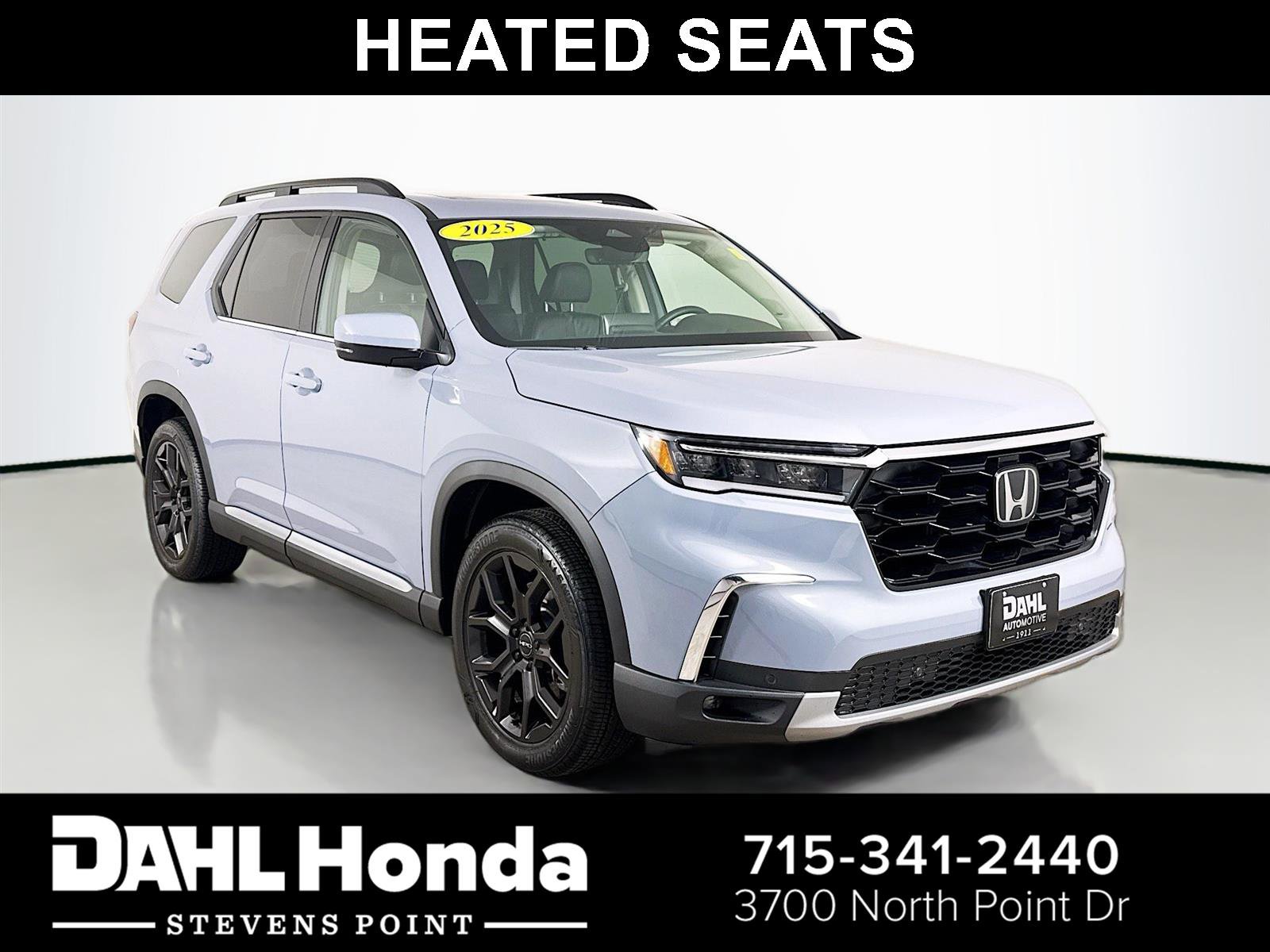 Used 2025 Honda Pilot Touring image 1