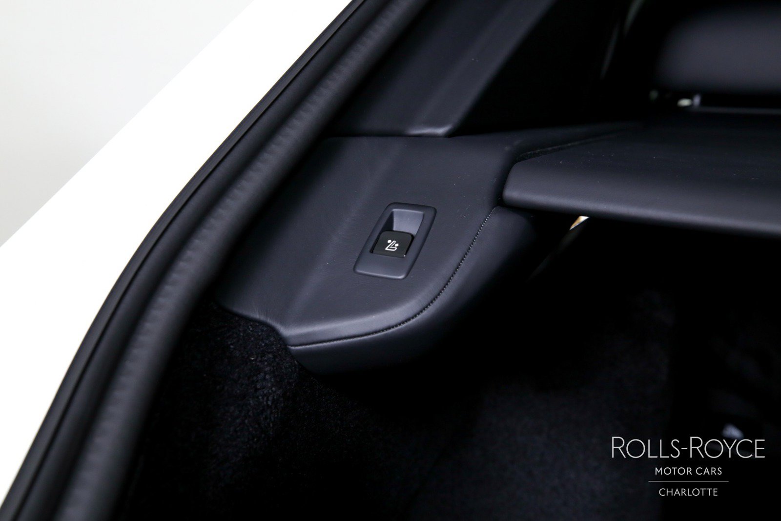 Certified 2025 Rolls-Royce Cullinan AWD/4WD image 25