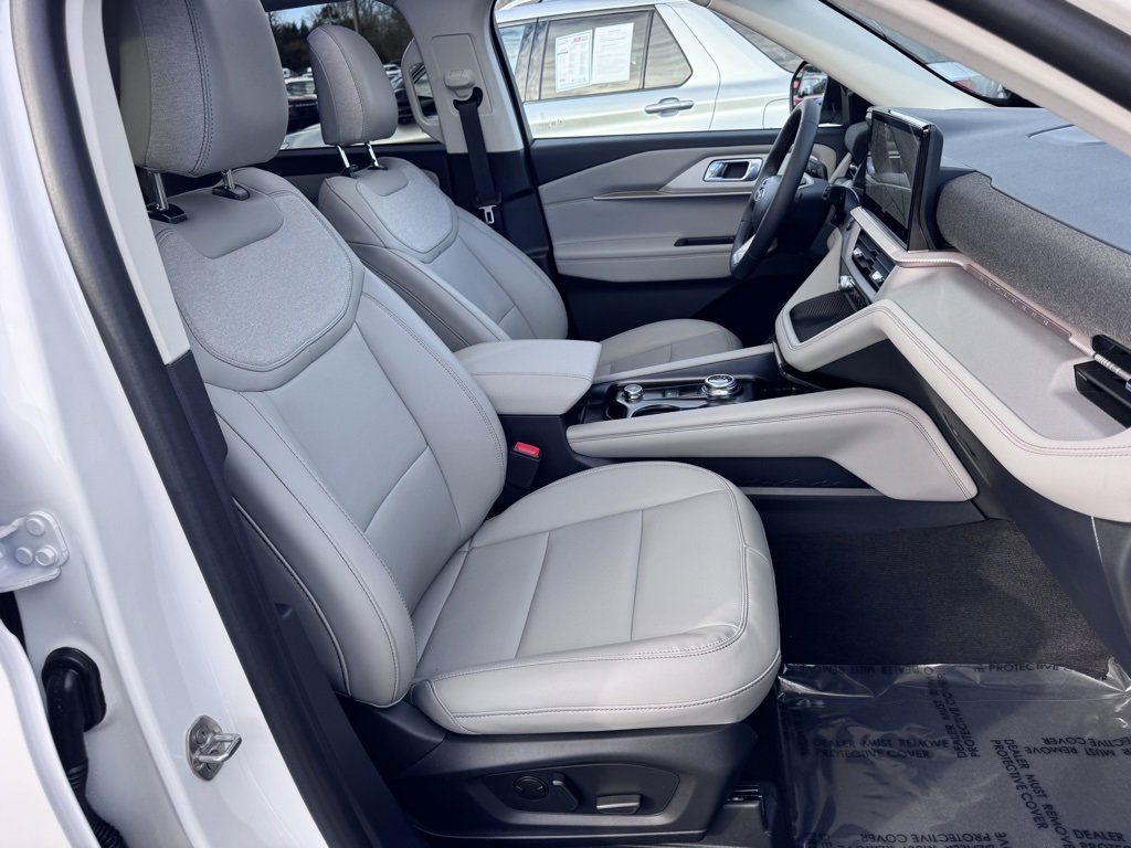 Used 2025 Ford Explorer Active w/ Active Comfort Package image 28
