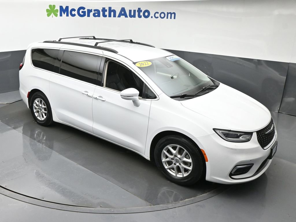 Used 2022 Chrysler Pacifica Touring-L image 3