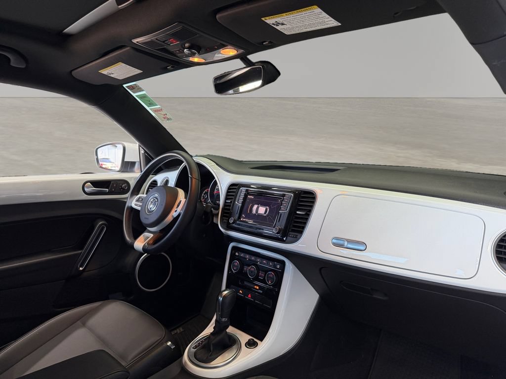 Used 2019 Volkswagen Beetle 2.0T SE FWD image 16