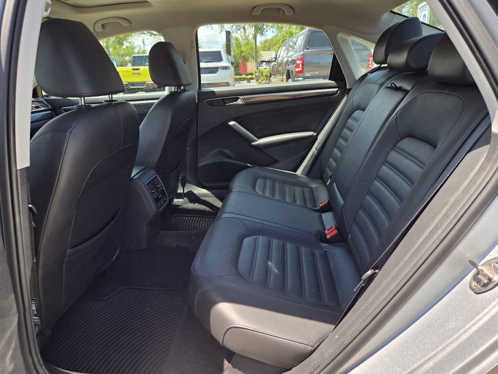Used 2018 Volkswagen Passat 2.0T SEL Premium FWD image 13