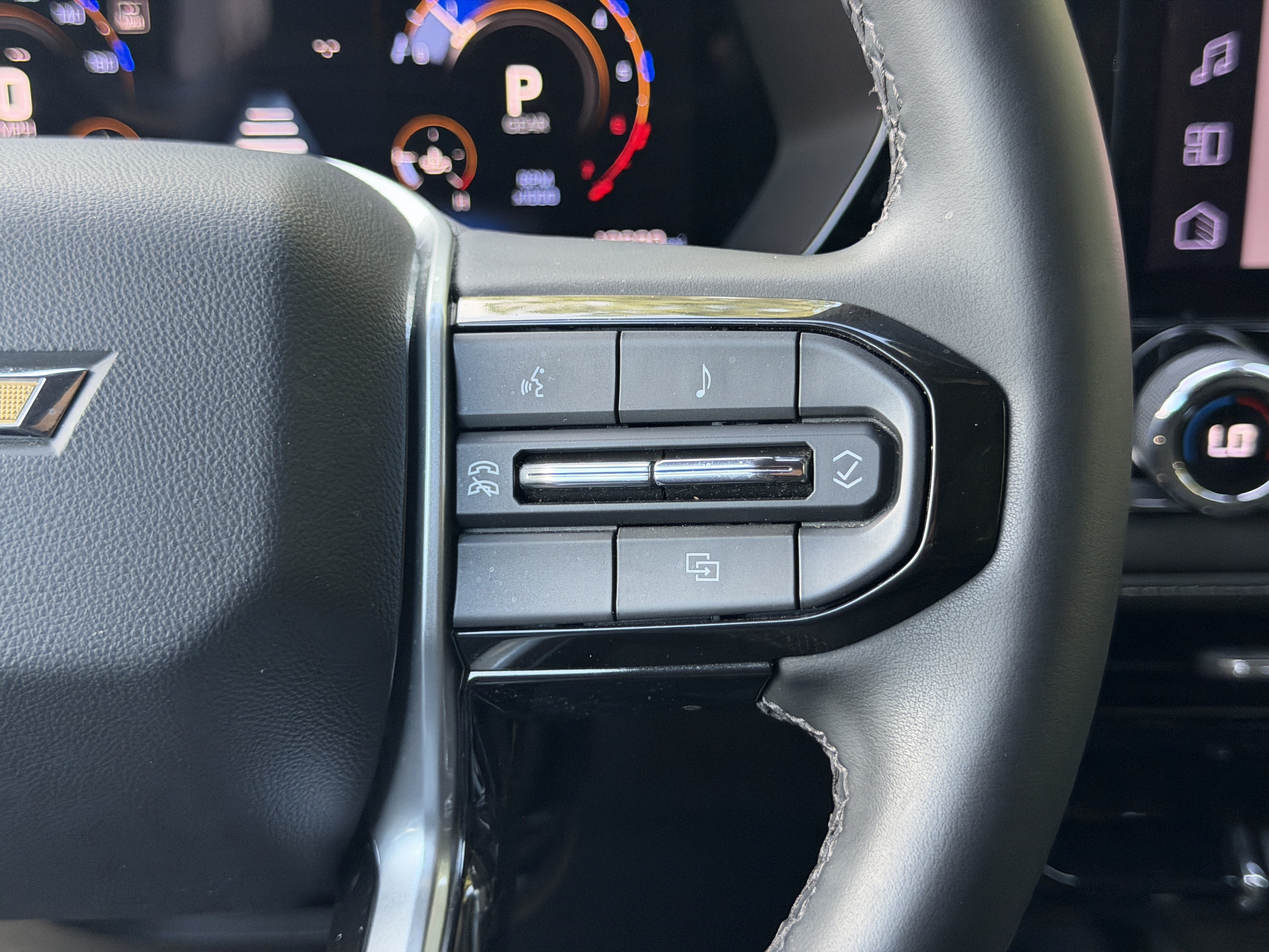 Used 2024 Chevrolet Colorado LT w/ LT Convenience Package II AWD/4WD image 32