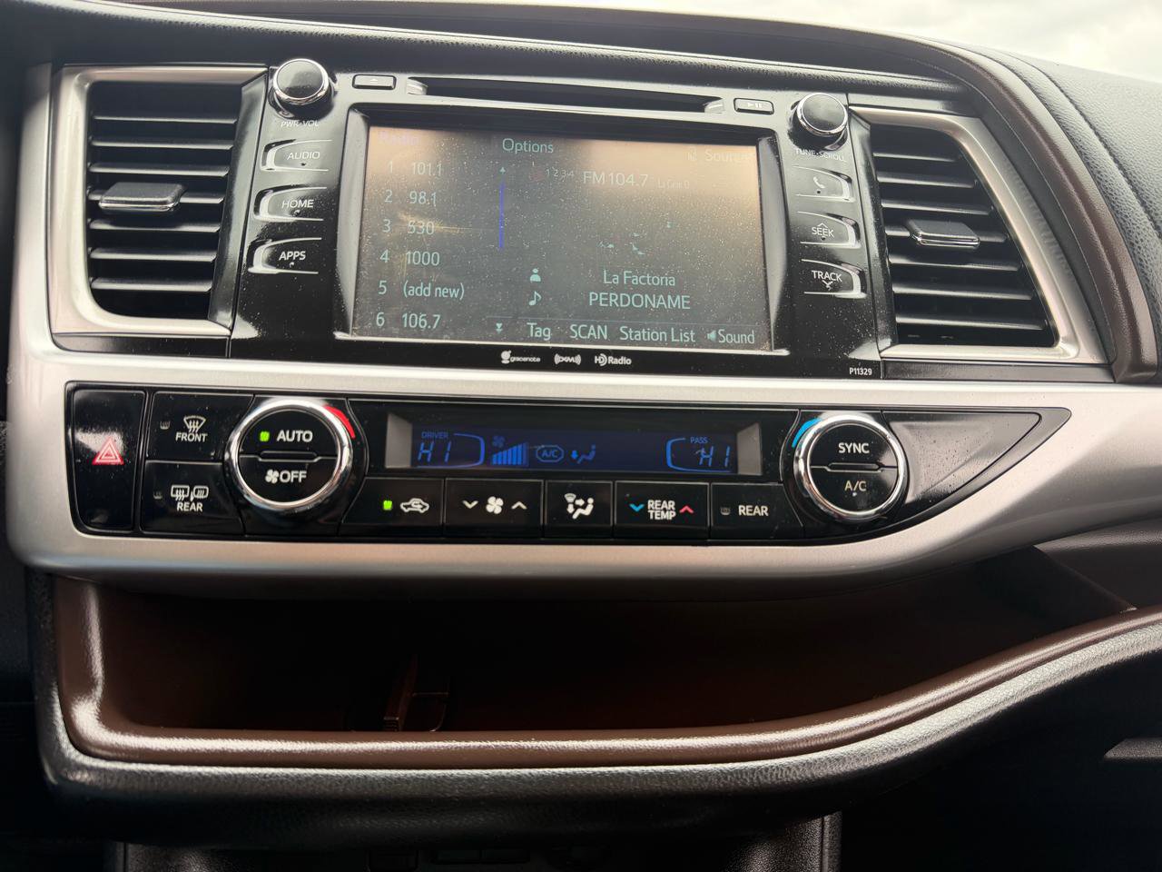 Used 2017 Toyota Highlander Plus AWD/4WD image 15