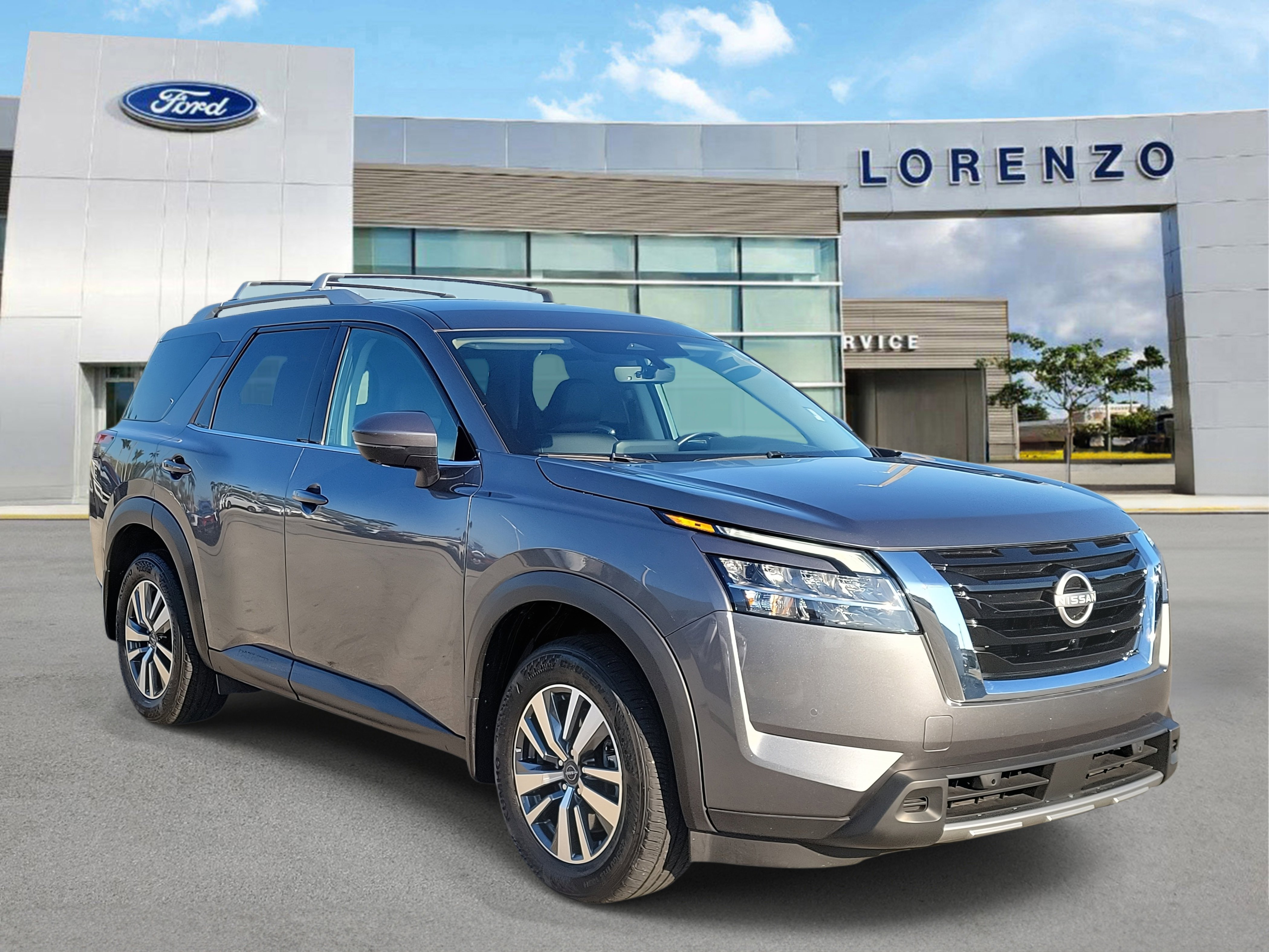 Used 2024 Nissan Pathfinder SL image 3