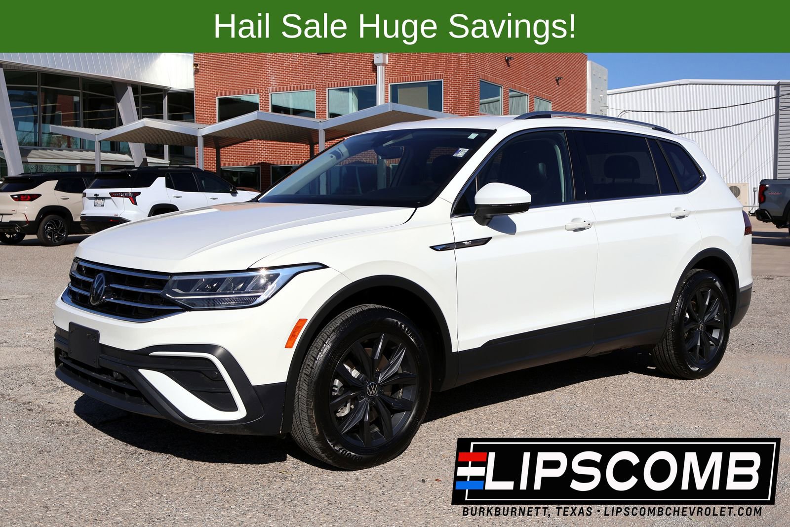 Used 2024 Volkswagen Tiguan SE FWD image 1