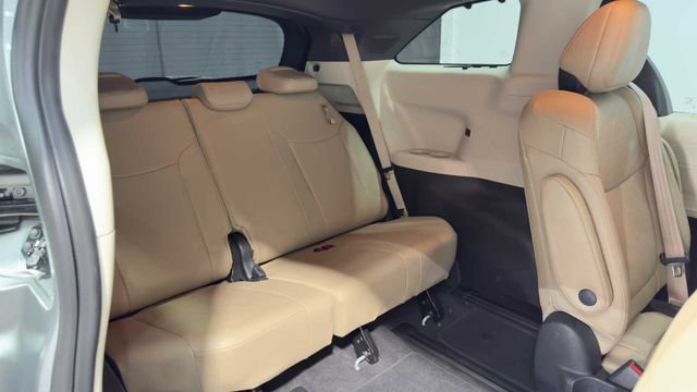Used 2021 Toyota Sienna Limited FWD image 18