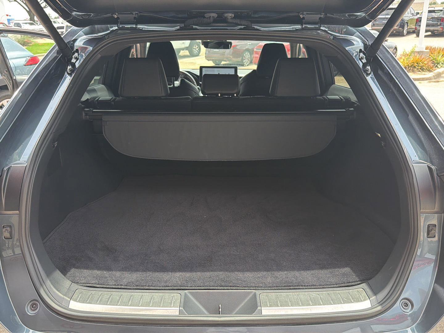 Used 2024 Toyota Venza XLE AWD/4WD image 12