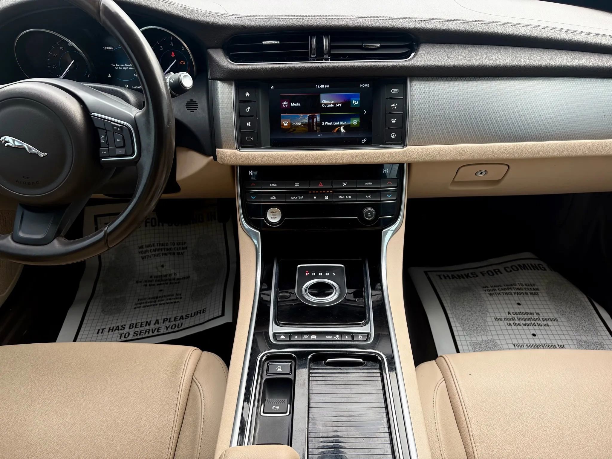 Used 2016 Jaguar XF Premium image 25