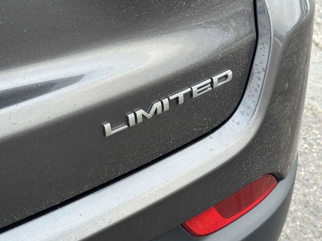 Used 2020 Jeep Compass Limited w/ Rear Convenience Group image 11