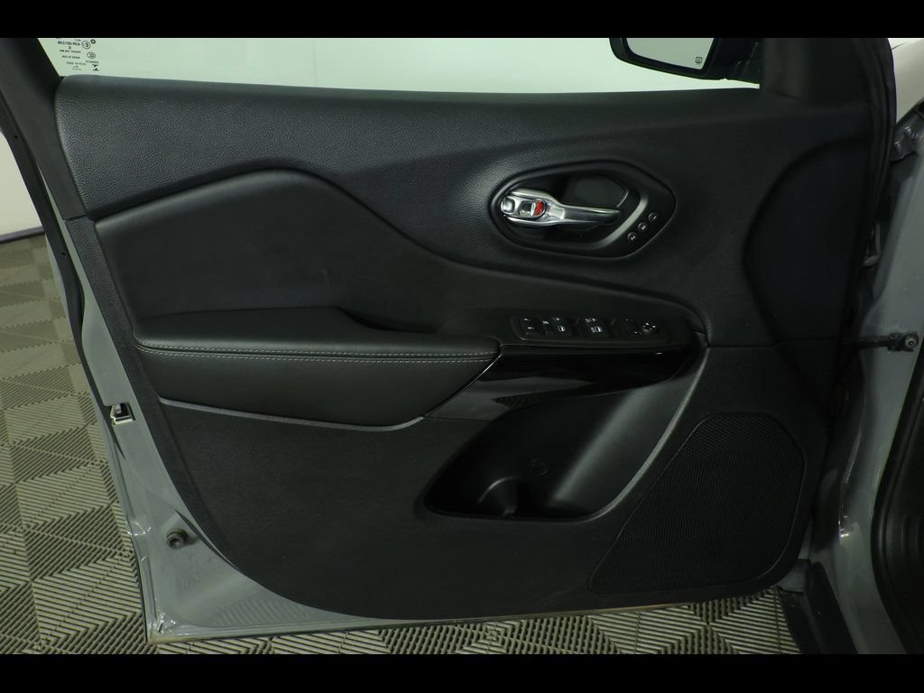 Used 2023 Jeep Cherokee Altitude Lux w/ Lux Elite Package AWD/4WD image 19