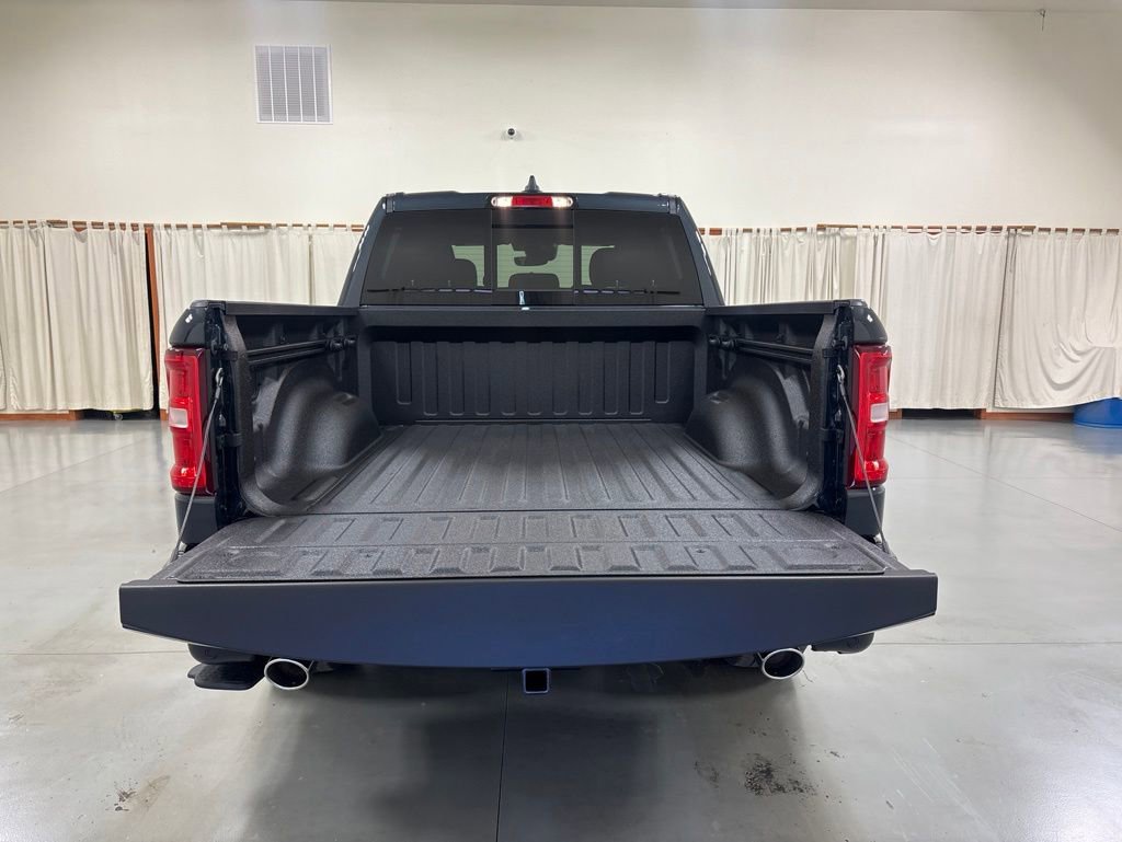 New 2026 RAM 1500 4x4 Crew Cab image 7