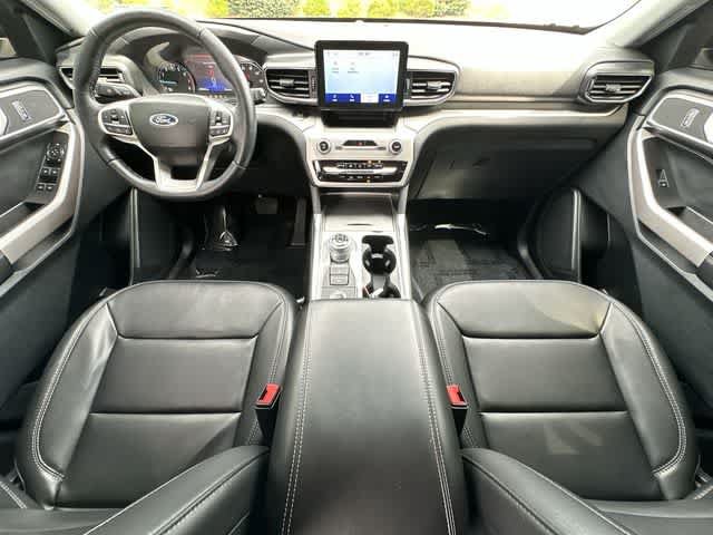 Used 2023 Ford Explorer XLT w/ Equipment Group 202A AWD/4WD image 19