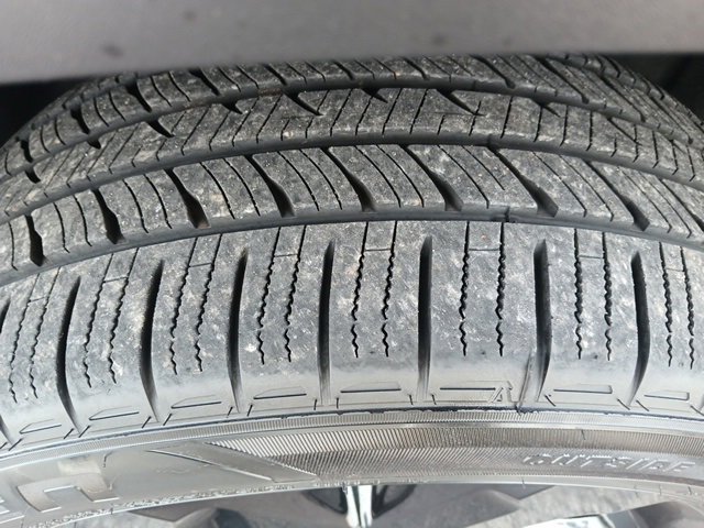 Used 2023 Jeep Grand Cherokee L Laredo image 16