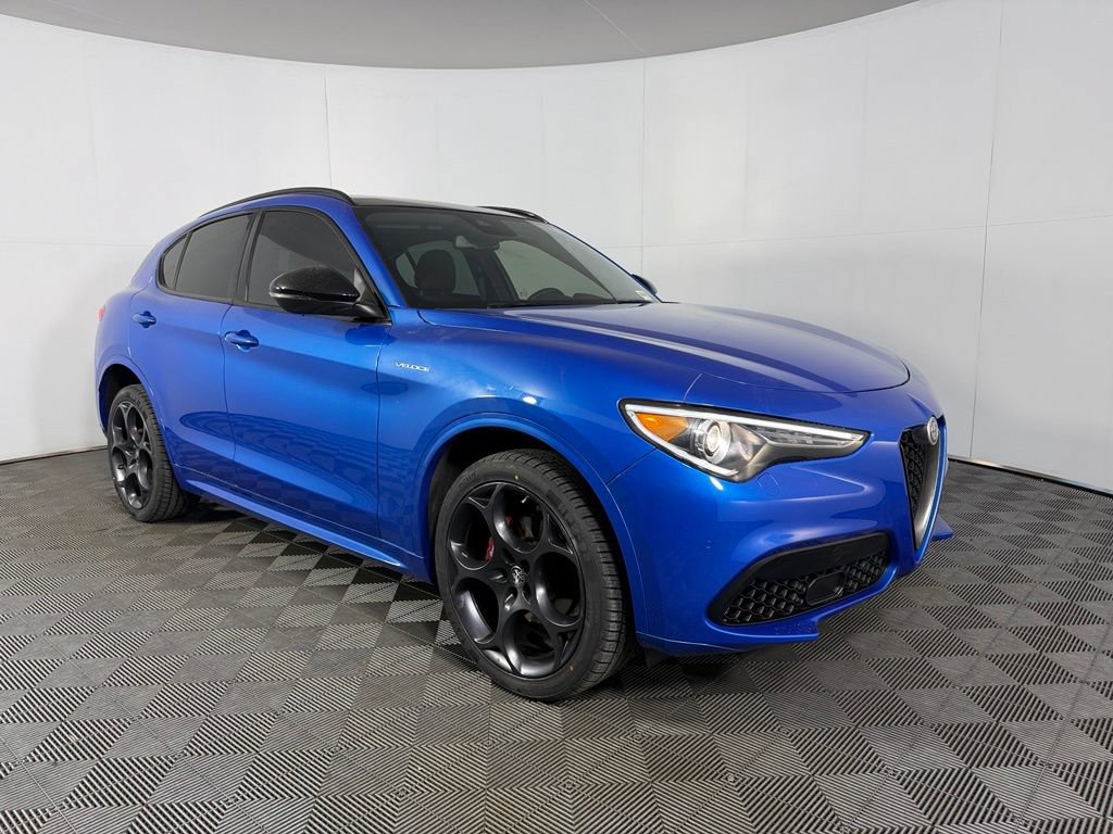 Used 2023 Alfa Romeo Stelvio Veloce AWD/4WD image 4