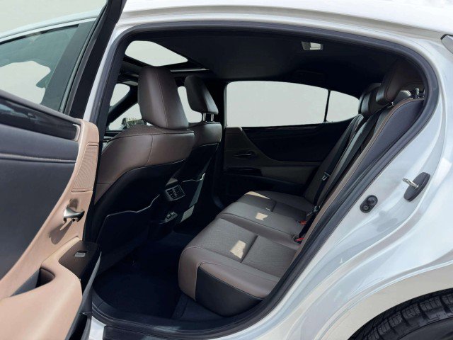 Used 2023 Lexus ES 350 image 34