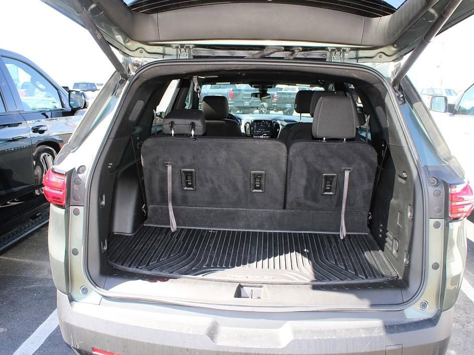 Used 2023 Chevrolet Traverse LT image 37