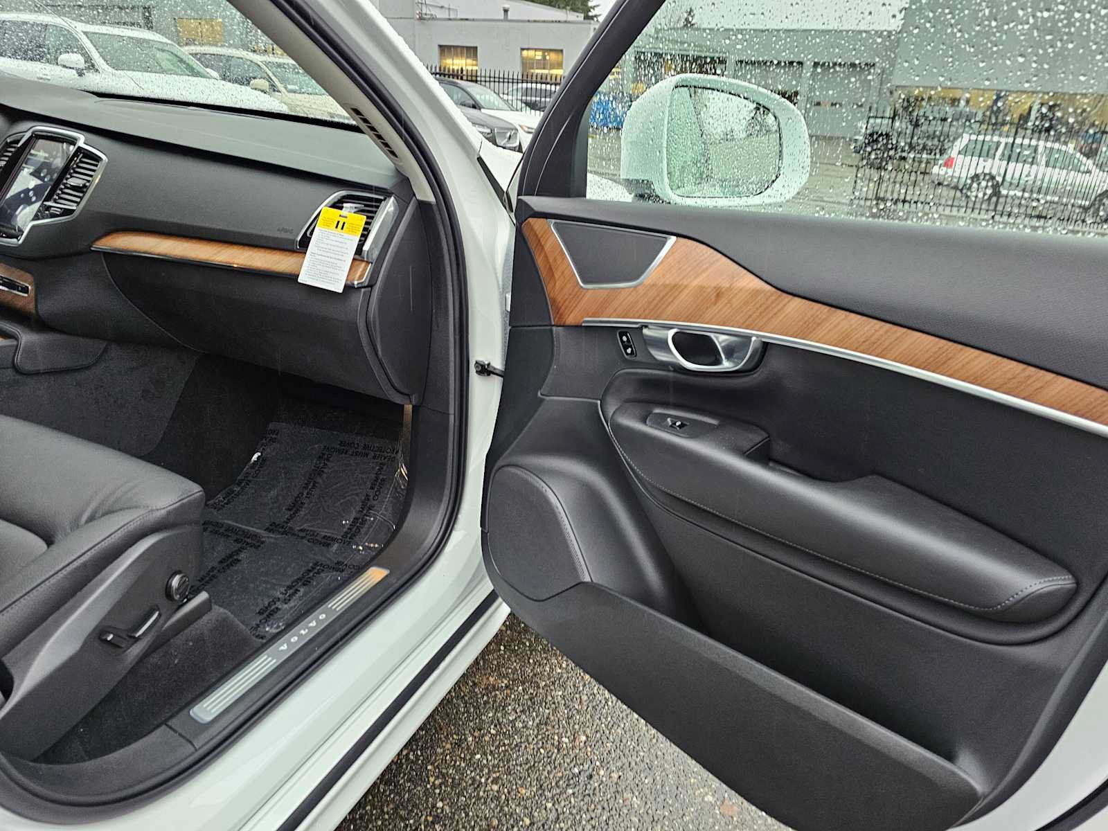 New 2025 Volvo XC90 B6 Plus w/ Protection Package Premier AWD/4WD image 10