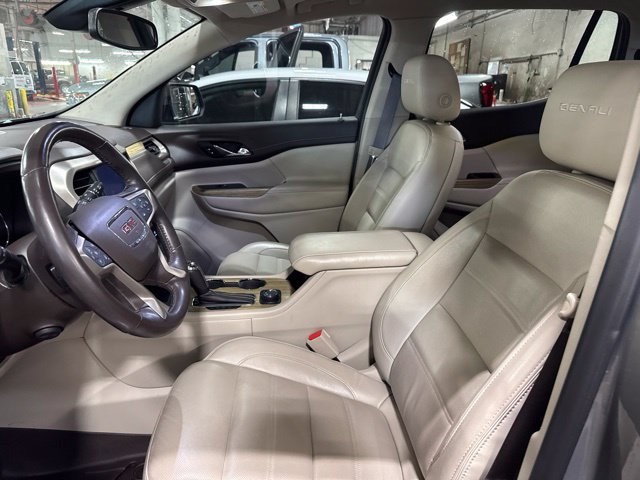 Used 2019 GMC Acadia Denali w/ Technology Package FWD image 8
