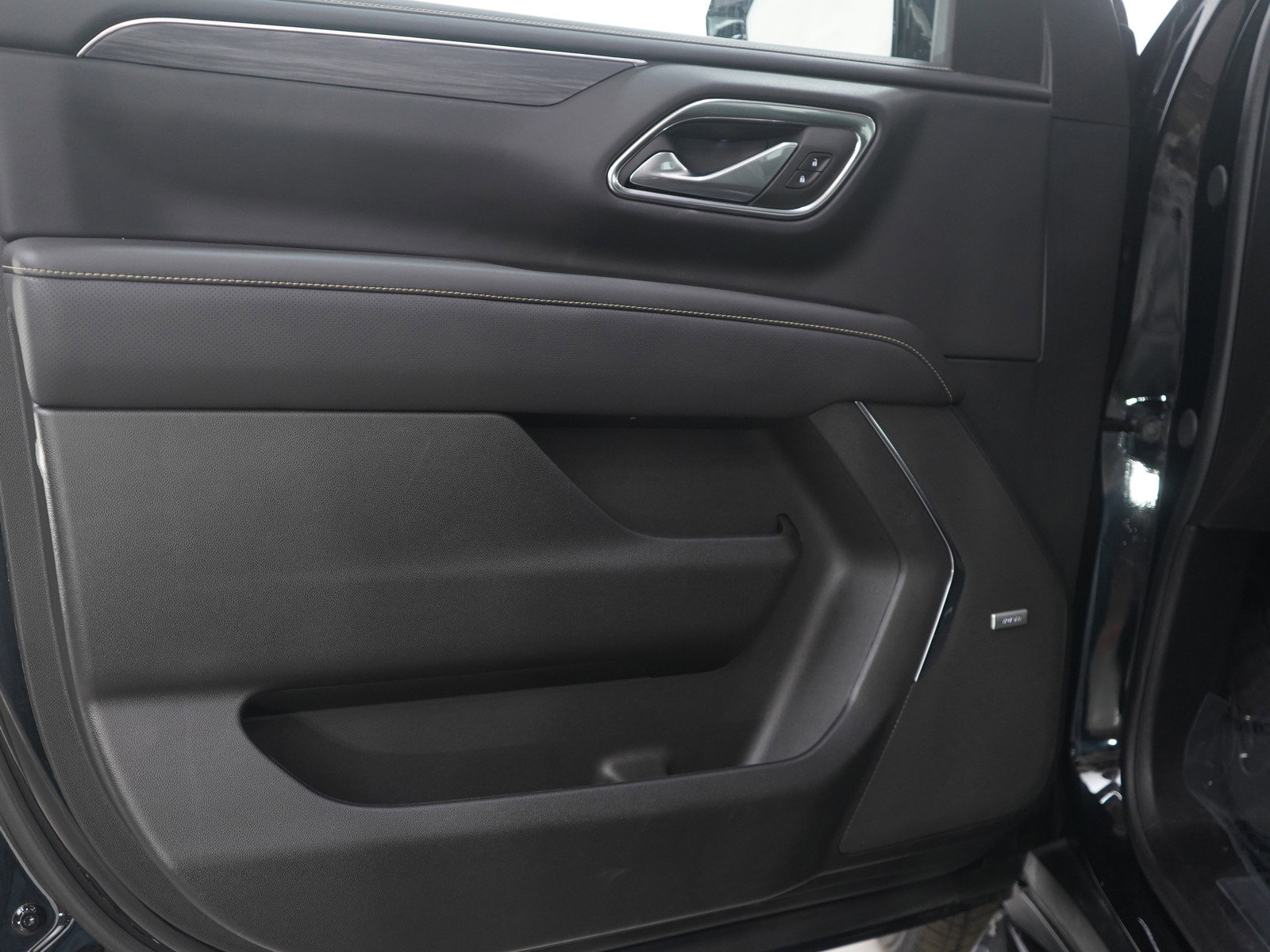 Used 2024 GMC Yukon SLT w/ SLT Luxury Package image 21