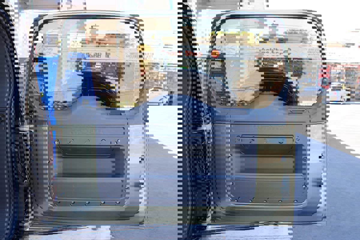 Used 2021 Land Rover Defender 110 SE image 28