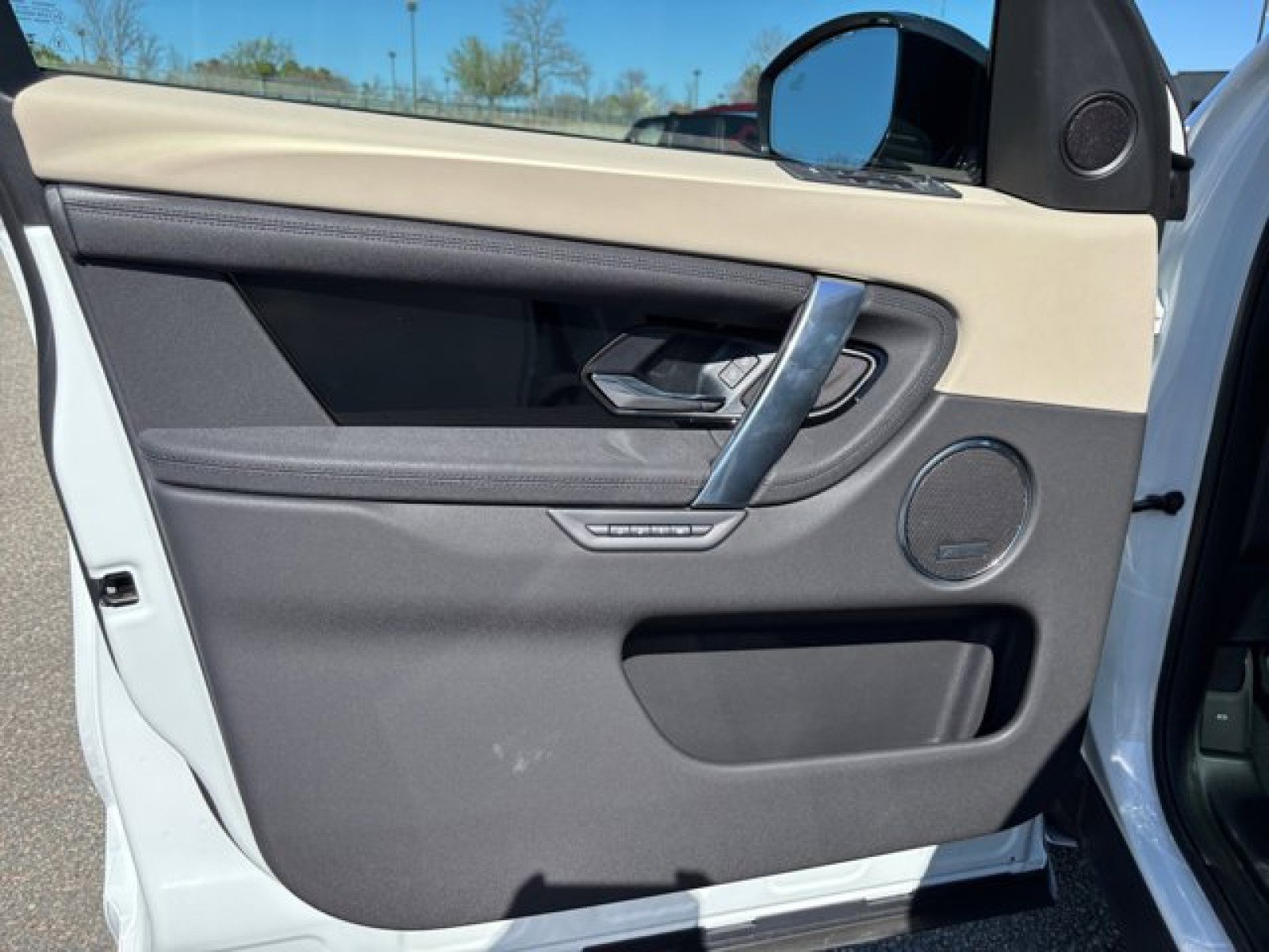 Used 2025 Land Rover Discovery Sport S image 21