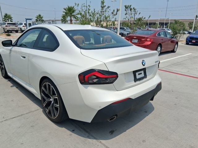 Used 2024 BMW 230i Coupe w/ Convenience Package RWD image 4