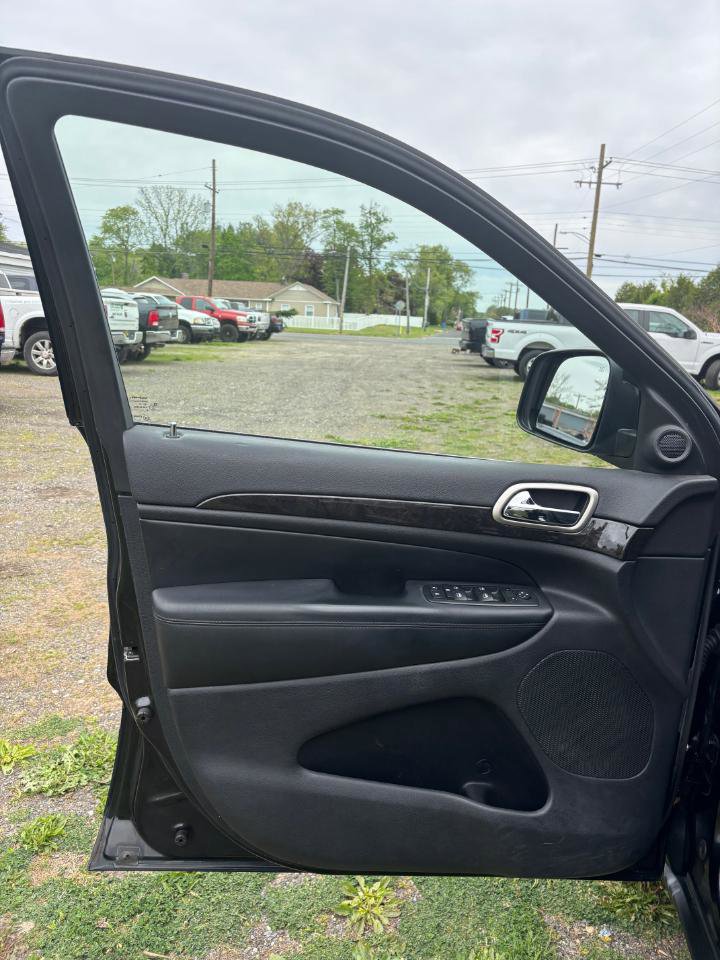 Used 2011 Jeep Grand Cherokee Laredo AWD/4WD image 19