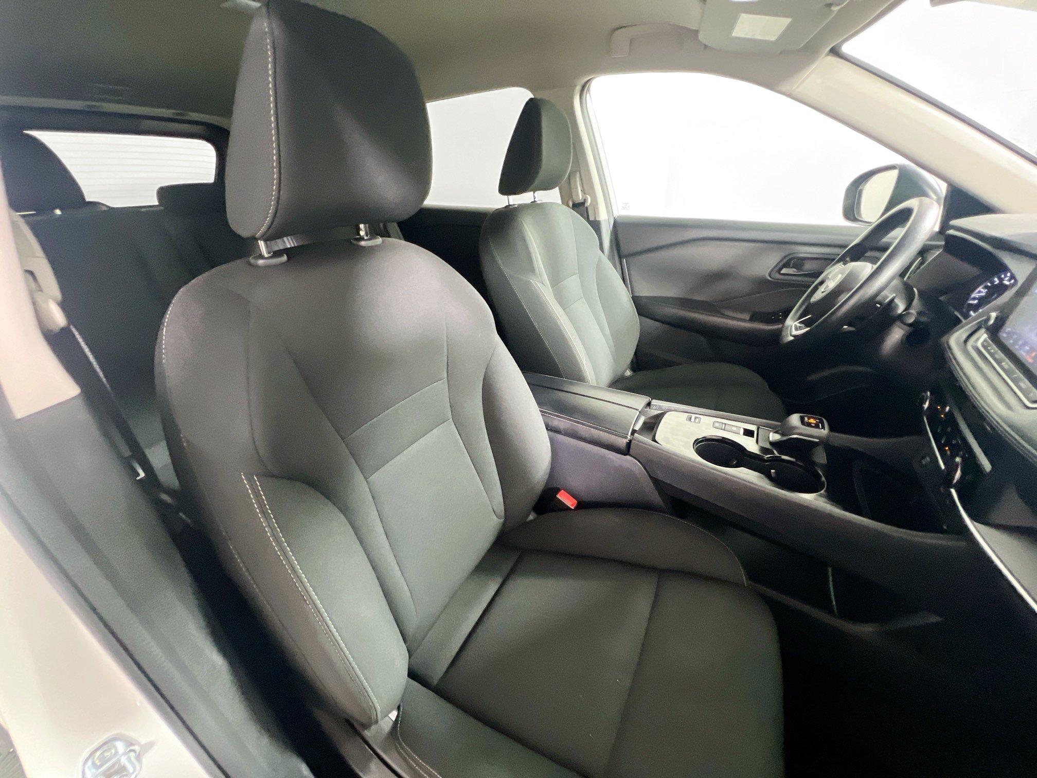 Used 2024 Nissan Rogue S FWD image 30