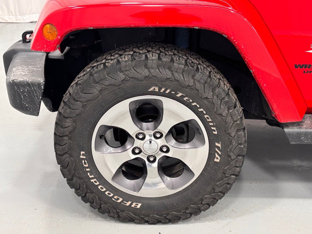 Used 2016 Jeep Wrangler Unlimited Sahara w/ Connectivity Group image 30