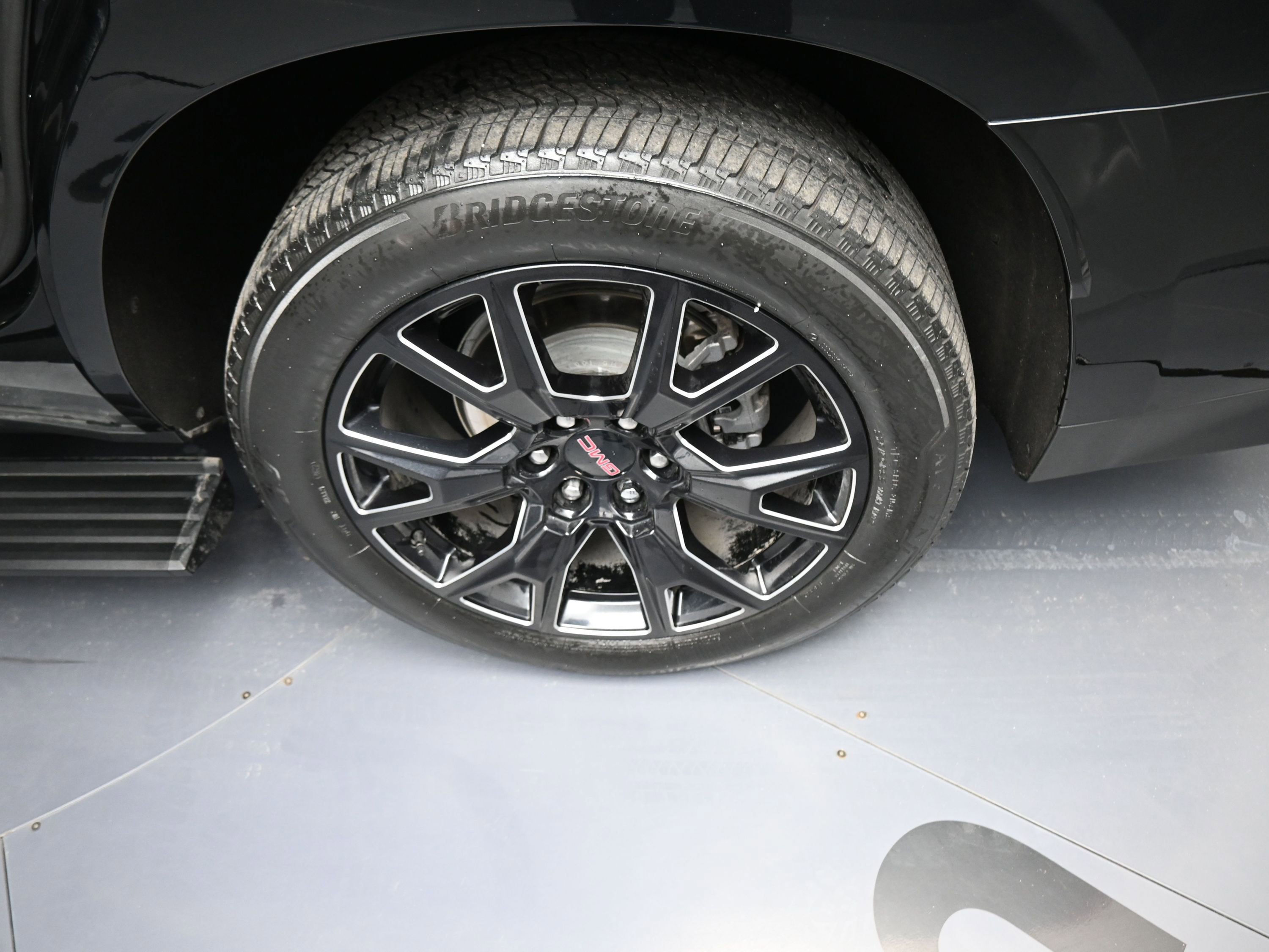 Used 2023 GMC Yukon Denali w/ Advanced Technology Package image 19