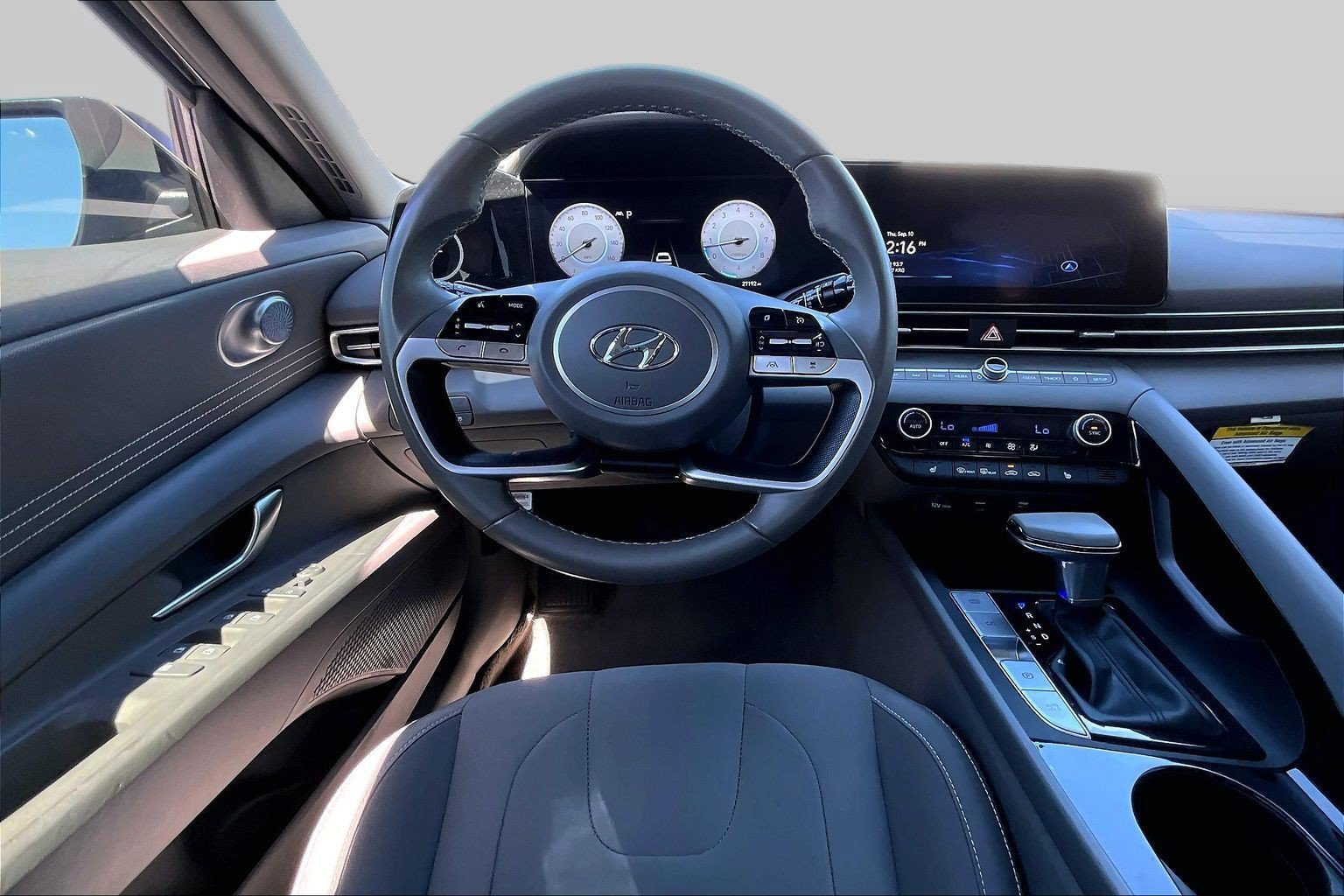 Used 2023 Hyundai Elantra SEL w/ Convenience Package FWD image 5