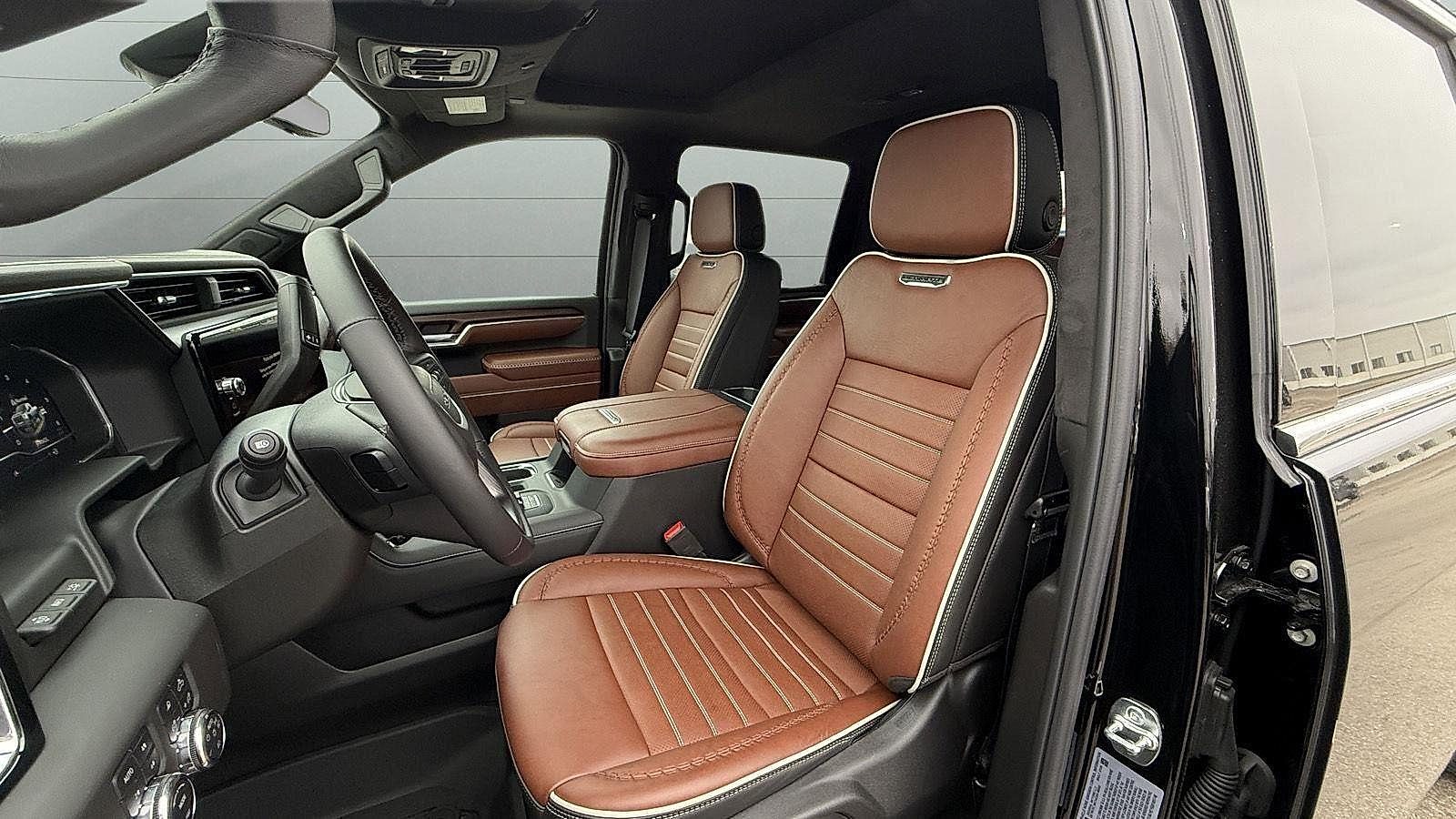 New 2025 GMC Sierra 3500 Denali Ultimate AWD/4WD image 16