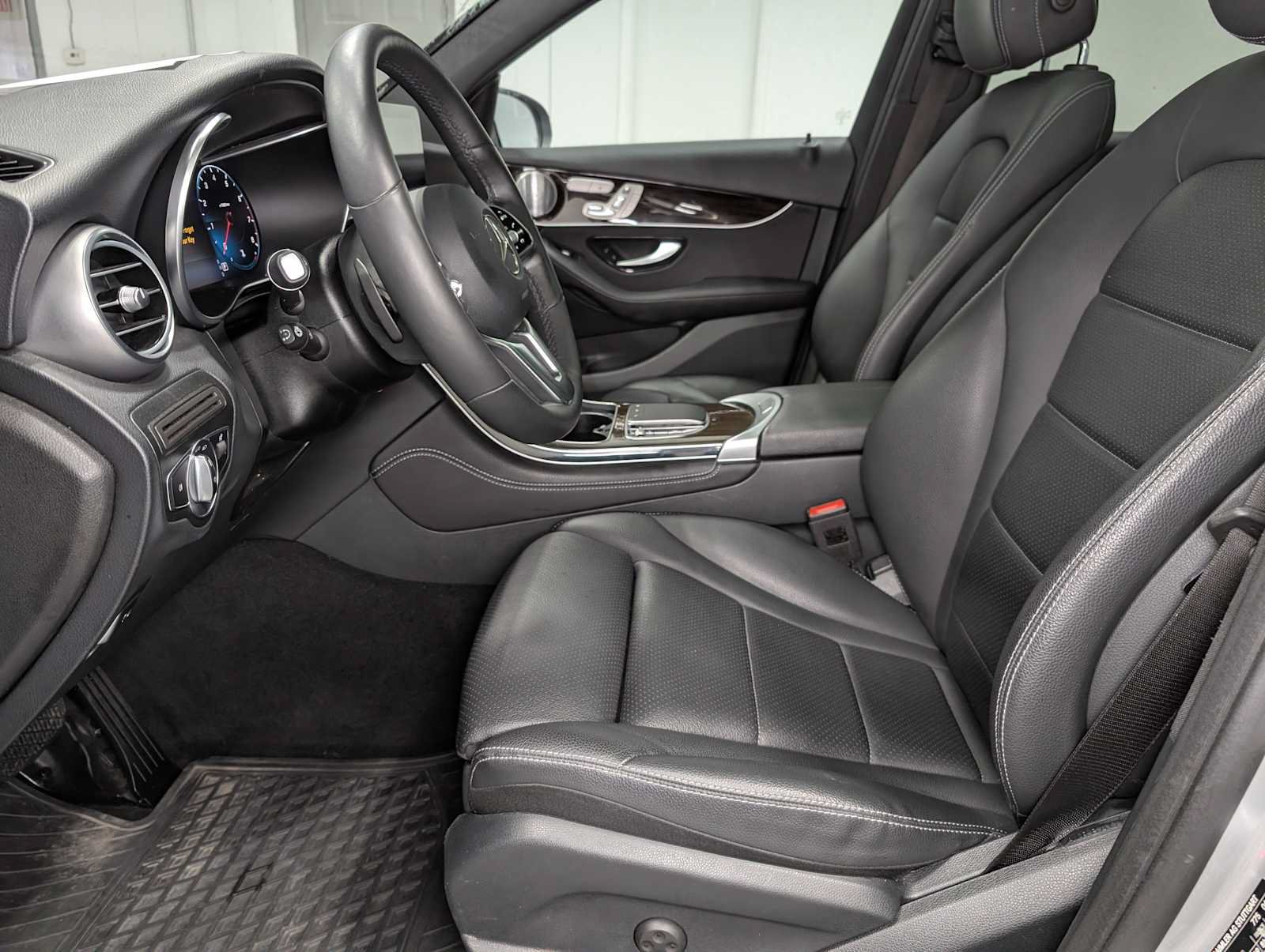 Certified 2020 Mercedes-Benz GLC 300 4MATIC image 4
