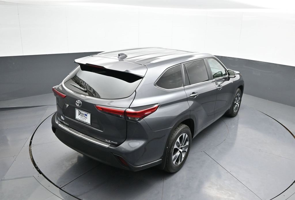 Certified 2023 Toyota Highlander XLE image 40